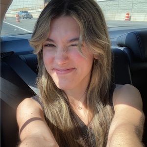 Meet your Posher, Chloe